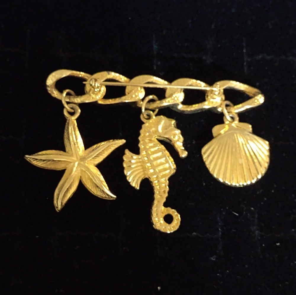 Vintage Brooch Gold Tone